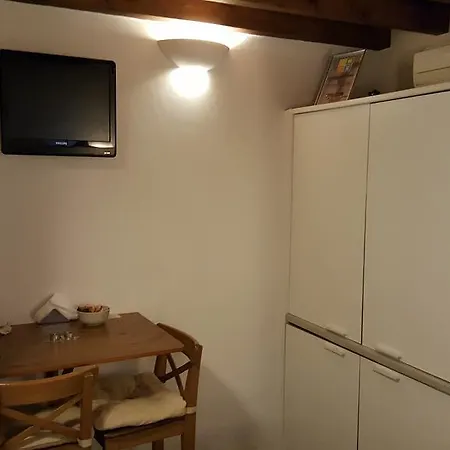 Domus Apartment